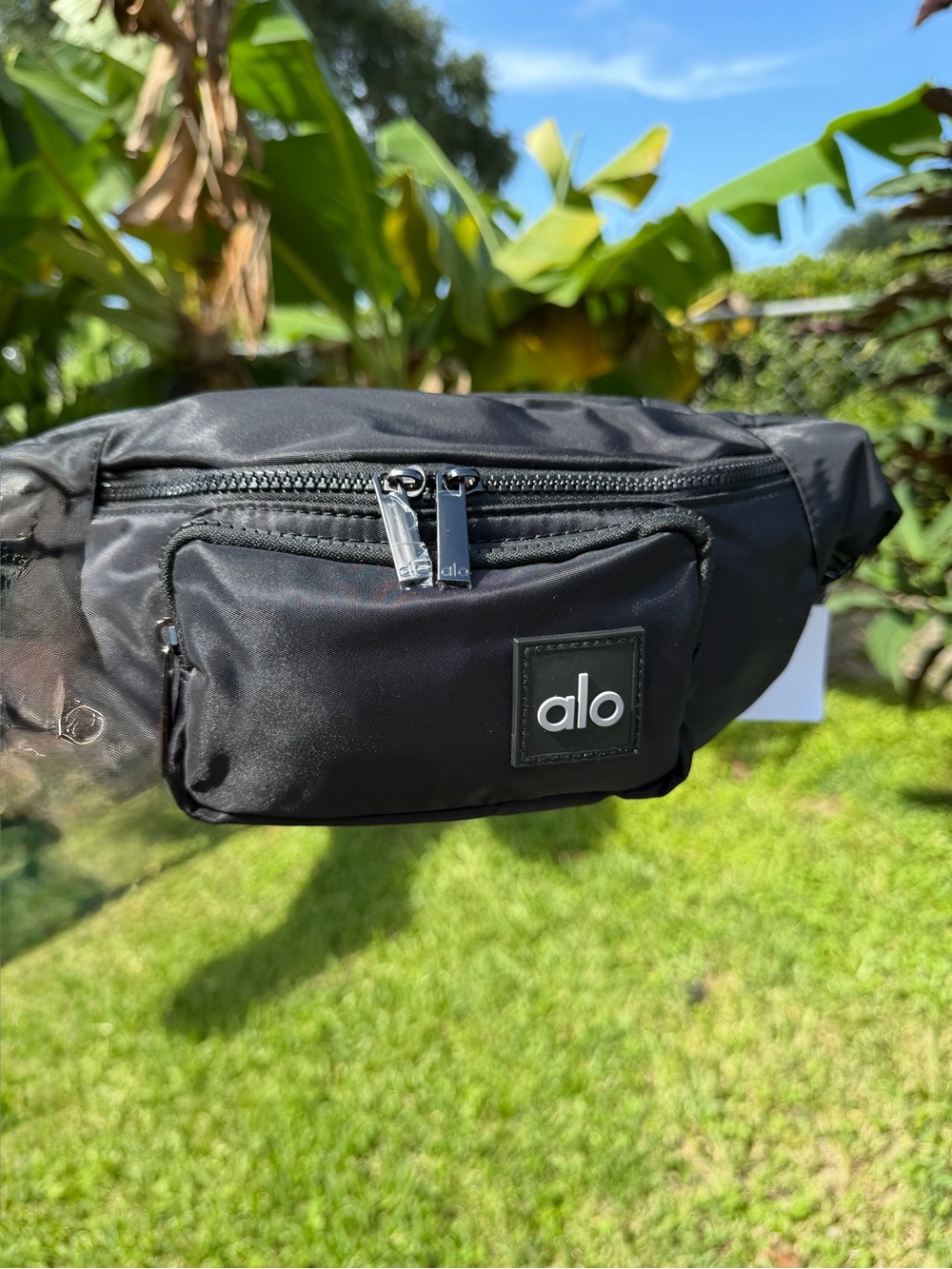 ALO Yoga Black Crossbody Fanny Pack - Picture 11 of 16
